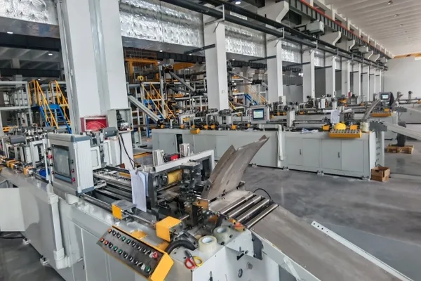 Automatic core stacking line in the Yuantong intelligent factory